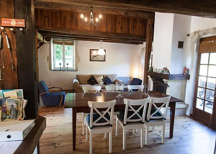 Du Chateau De Bed & Breakfast 4*