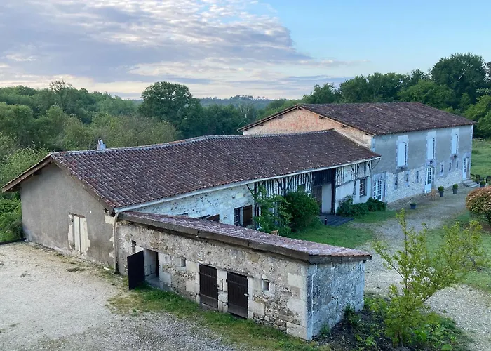 Du Chateau De Bed & Breakfast 4*