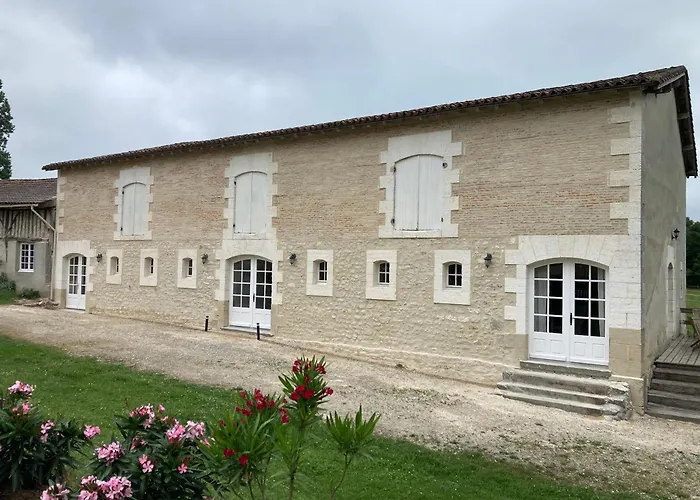 Bed & Breakfast Du Chateau De Servanches